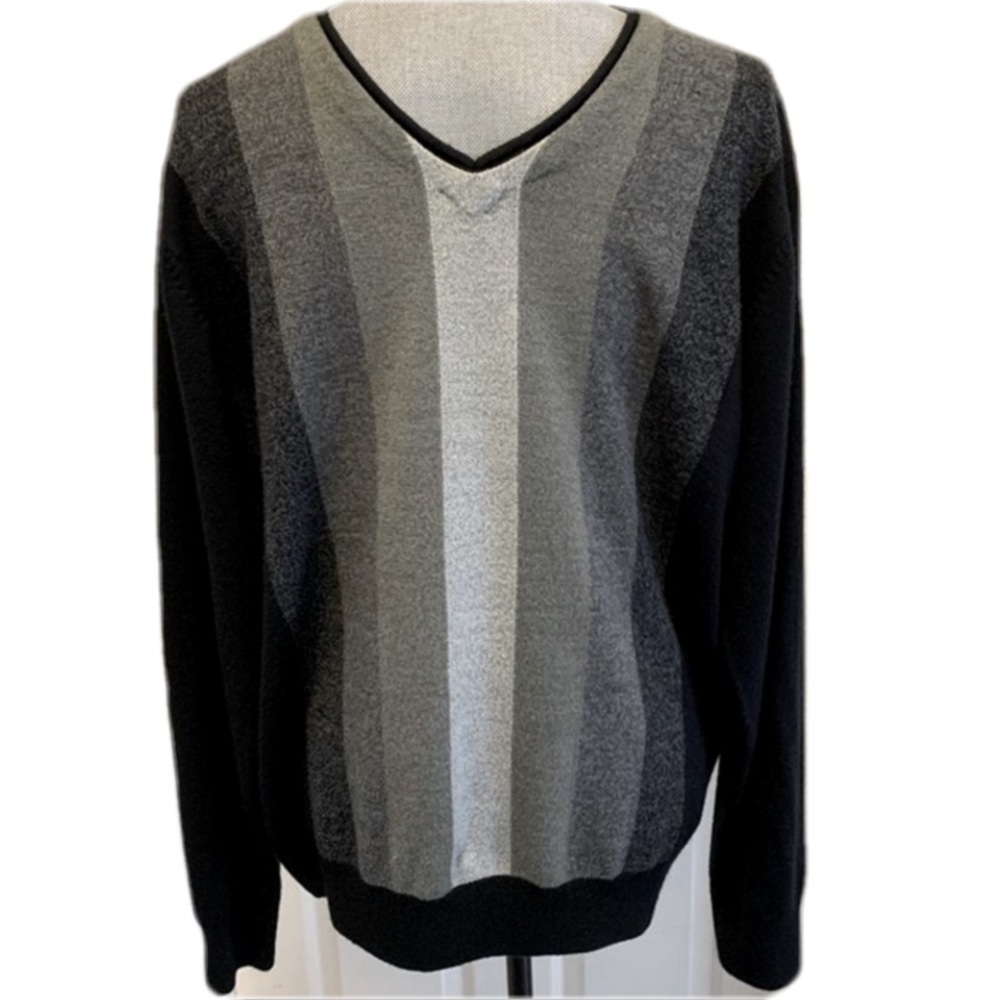 Geoffrey Beene V-neck sweater with vertical stripes size large, Acrylic